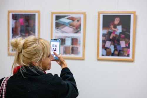 Joanna Kurkiewicz Papier plus druk. Między grafiką a rzemiosłem