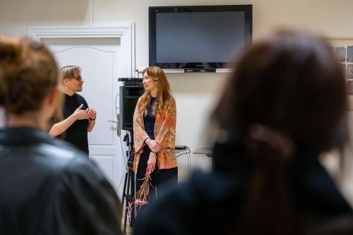 Joanna Kurkiewicz Papier plus druk. Między grafiką a rzemiosłem