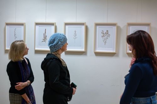 Joanna Kurkiewicz Papier plus druk. Między grafiką a rzemiosłem