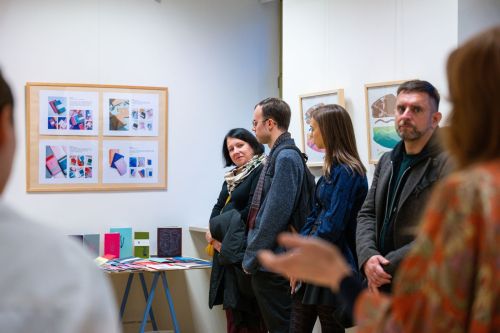 Joanna Kurkiewicz Papier plus druk. Między grafiką a rzemiosłem