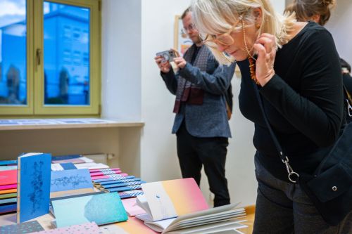 Joanna Kurkiewicz Papier plus druk. Między grafiką a rzemiosłem