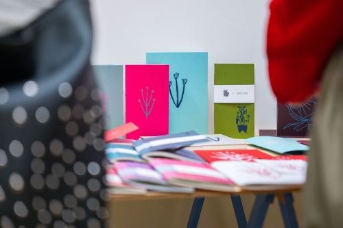 Joanna Kurkiewicz Papier plus druk. Między grafiką a rzemiosłem