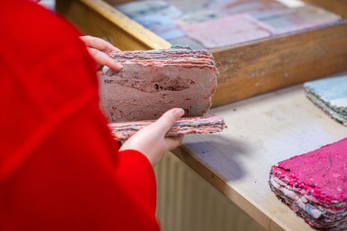 Joanna Kurkiewicz "Papier plus druk. Między grafiką a rzemiosłem"