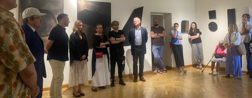 Między punktem a linią