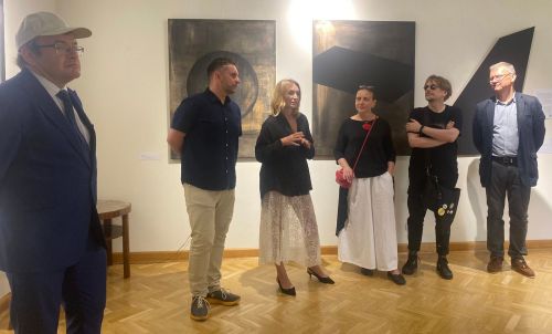 Między punktem a linią